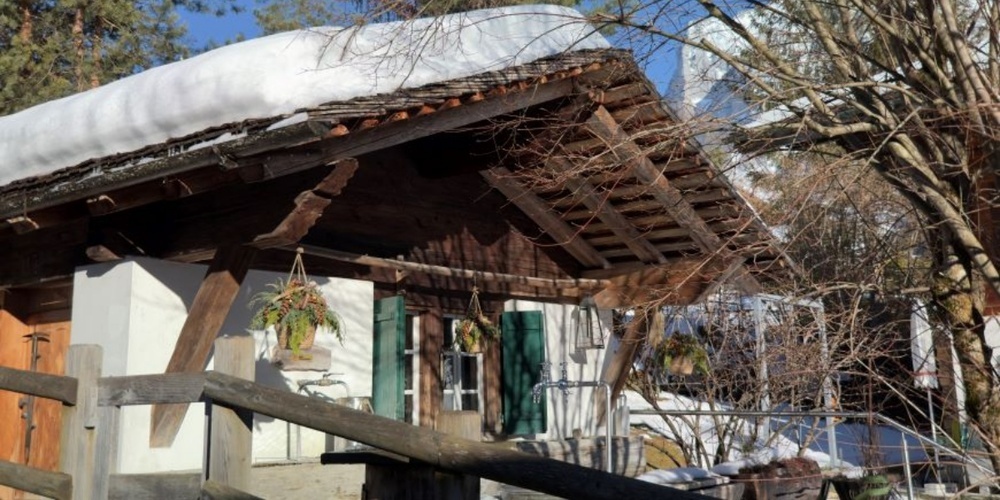 Traditionelle Holzschindeln dienen als Vorbild für neuartige Holzwerkstoffe.