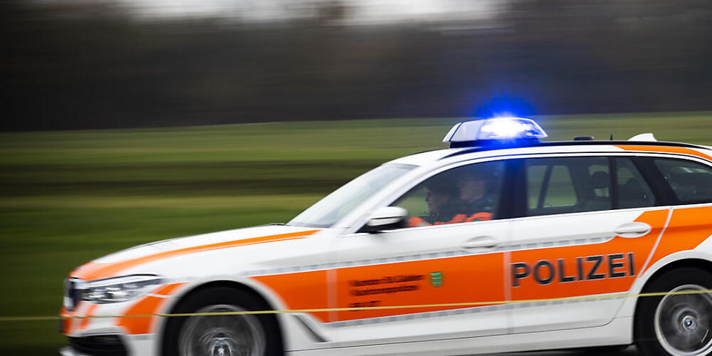 Die Kantonspolizei St. Gallen setzte einen Patrouillenwagen ein, um eine 67-jährige Frau mit ihrem Auto zu stoppen. (Symbolbild)