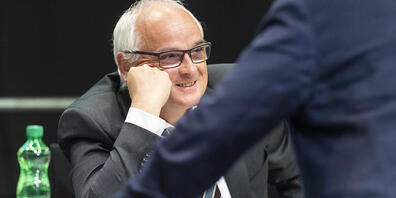 Der Berner Gesundheitsdirektor Pierre Alain Schnegg beantragt eine Maskenpflicht im öffentlichen Verkehr. (Archivbild)