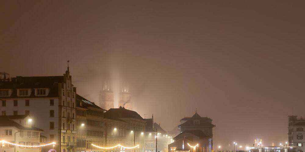 Vom Feuerwerk war am letzten Silvester in Zürich nicht viel zu sehen. Der Stadtrat hält eine kurzfrstige Absage aber für schwierig. (Archivbild)