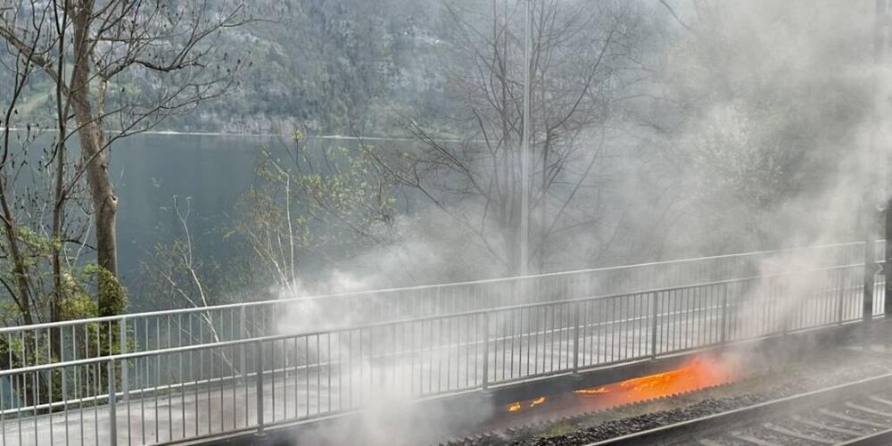 Bei dem Brand wurden auch Stromkabel an der Unterseite der Brücke beschädigt.