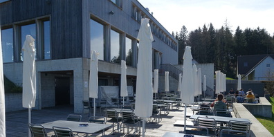 Wirtschaftliche Gründe zwingen Ende Juli zu einer vorübergehenden Schliessung des Restaurants Rossbüchel, das eine grosszügige seeseitige Aussichtsterrasse aufweist.