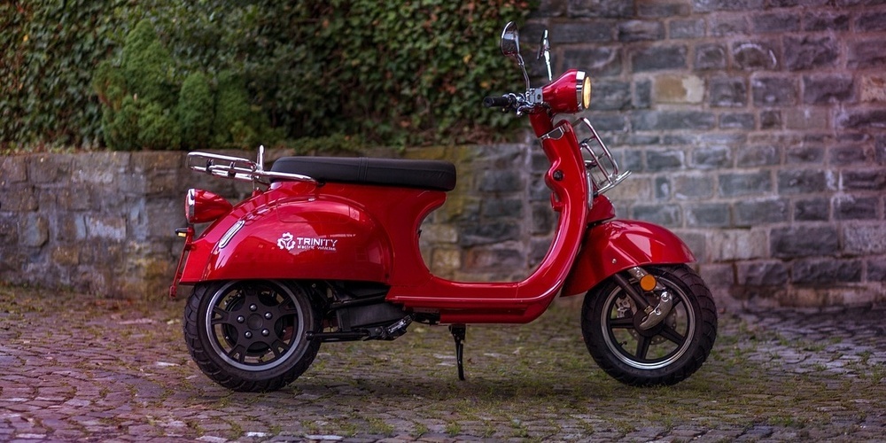 Bei einem nächtlichen Unfall auf der Rosengartenstrasse stürzte ein E-Roller-Fahrer schwer.