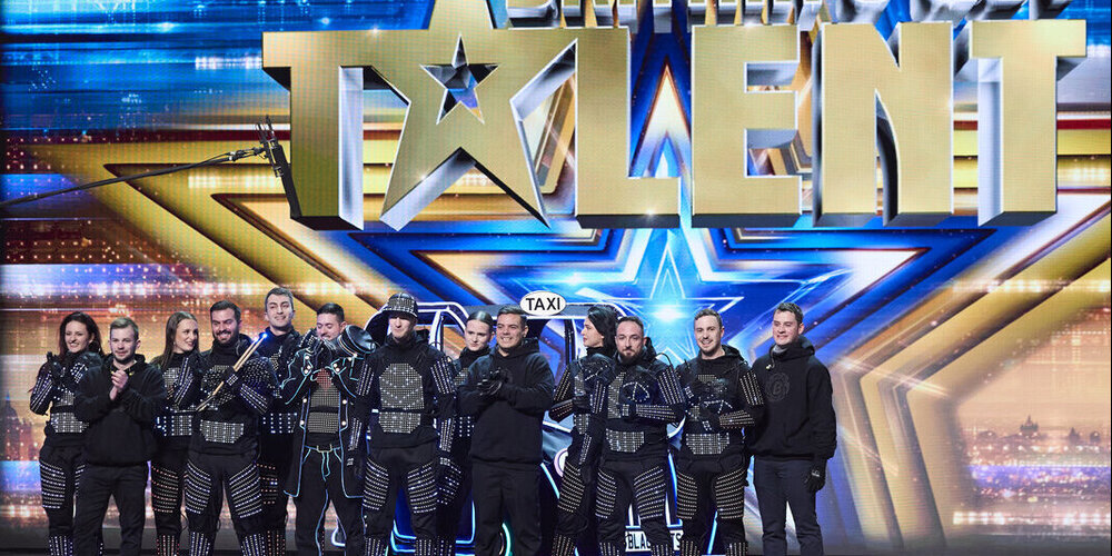Die LED-Künstlergruppe «The Blackouts» aus dem Kanton St.Gallen sorgt bei «Britain's Got Talent» für Furore.