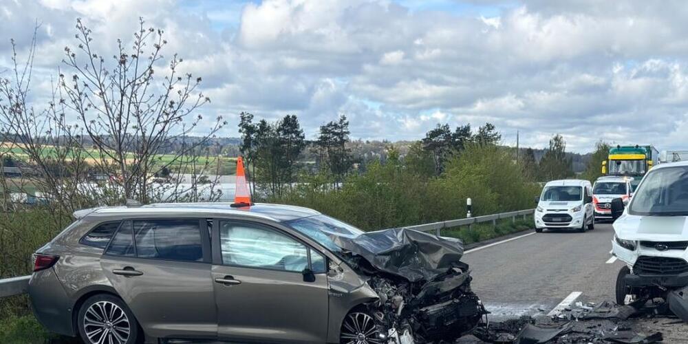 Bei einer Frontalkollision in Diessenhofen TG verletzte sich eine Autofahrerin.