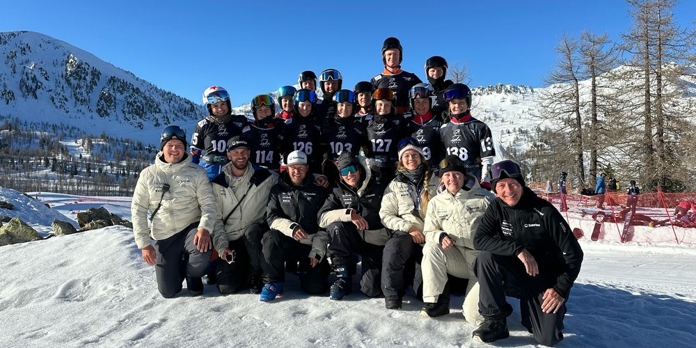 Da steckt viel BASE drin! Die Schweizer Snowboardcross-Delegation in Isola, Frankreich.