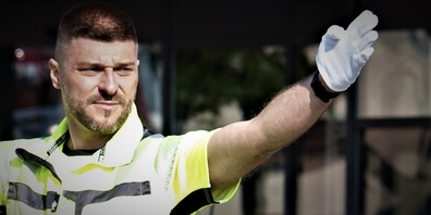 Joe Zuppiger dirigiert nicht nur den Verkehr, sondern auch seine erfolgreiche Verkehrsdienst- Firma mainpoint
