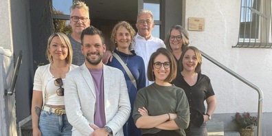 Der neue Vorstand (vorne): Kim Meile, Jonas Frei, Alexandra Vorburger und Jeannine Torregrosa; der ehemalige Vorstand (hinten): Daniel Stoffel, Patricia Würth, Oskar Köppel und Gabi Gresser