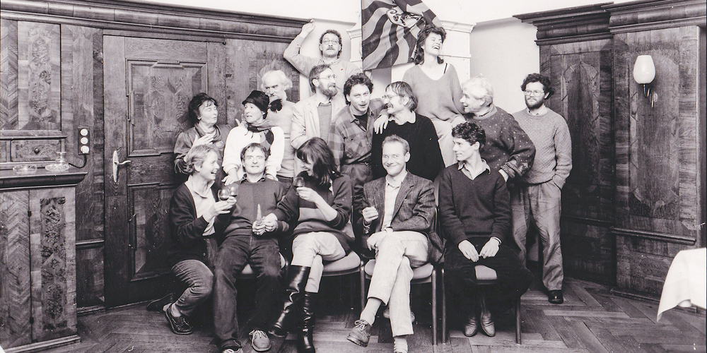 19. April 1985 – die Gründungsmitglieder (v.l.) des Vebikus᾿. Oberste Reihe: Fredo Bolli und Anna Ninck. Zweitoberste Reihe: Hans Bächtold, Erich Brändle, Eduard Schwyn (erster Präsident) René Eisenegger, Jean-Jacques Volz und Urs Artho. Die zwei Damen stehend: Helen Benesch und Annemarie Ackermann. Sitzend: Dorothé Schellhorn, Emanuel Gloor, Ursula Goetz, Tobias Mattern sowie Lukas Baumann.