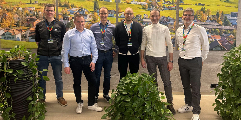 Kooperation beschlossen: Christian Bigger (EWB), Michael Tobler (SAK), Jürg Göldi (EWB), Urs Villiger (EWB), Andreas Schwizer (SAK) und Thomas Schwarz (SAK) (von links). 