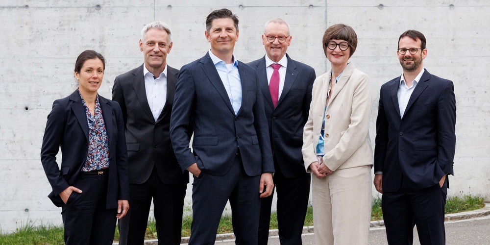 Vier Männer und zwei Frauen sollen das sinkende GZO-Schiff wieder auf Kurs bringen. V.l.: Dr. Virginie Schubert, Christian Elsener, Andreas Mika (Präsident), Prof. Dr. Jörg Daniel Leuppi, Katja Bruni und Dr. Hansjörg Lehmann.