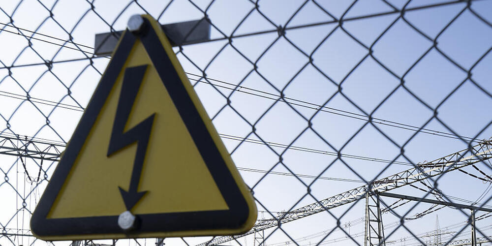 Starker Wind hat in der Surselva zu Stromunterbrüchen geführt. (Symbolbild)