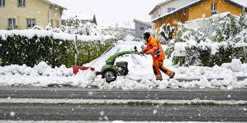 Ob der Osterhase rechtzeitig ans Ziel kommt? In der Südschweiz türmen sich die Schneemassen.