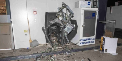Der gesprengte Bancomat bei der Tankstelle Ganda in Landquart.