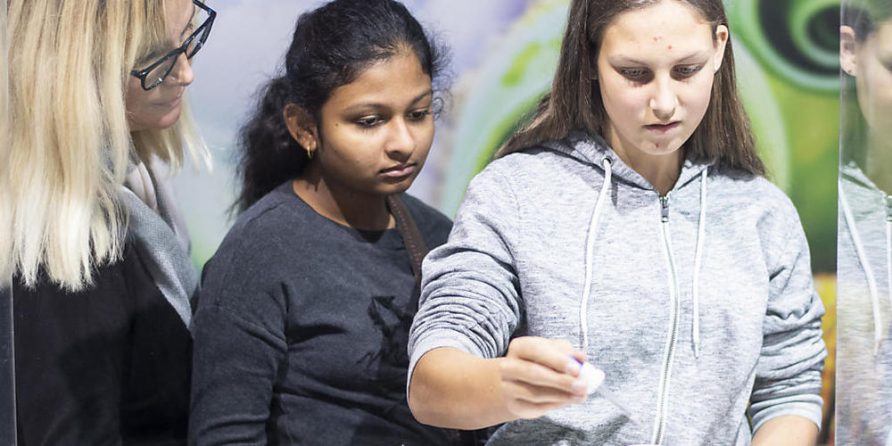 Mit "Last Minute Lehrstellenbörsen" wollen mehrere Kantone Jugendliche darauf hinweisen, dass es noch freie Lehrstellen gibt.  (Symbolbild)