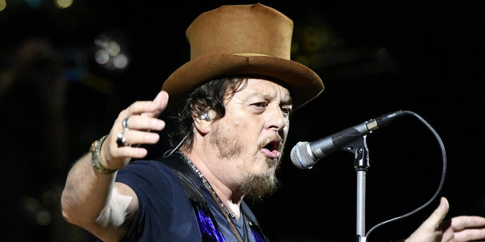 Vertröstet seine Fans mit "besten Wünschen" um ein halbes Jahr: Der italienische Superstar Zucchero holt sein abgesagtes Zürcher Konzert im Sommer 2021 nach.