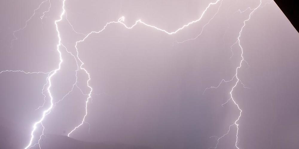 Entlang der zentralen und östlichen Voralpen kam es in der Nach aus Samstag zu kräftigen Gewittern und viel Regen.  (Symbolbild)