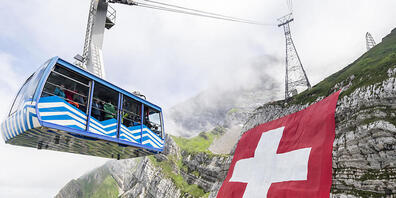 Trotz Corona-Krise soll die riesige Schweizerfahne am Säntis auch in diesem Jahr wieder aufgehängt werden. (Archivbild)
