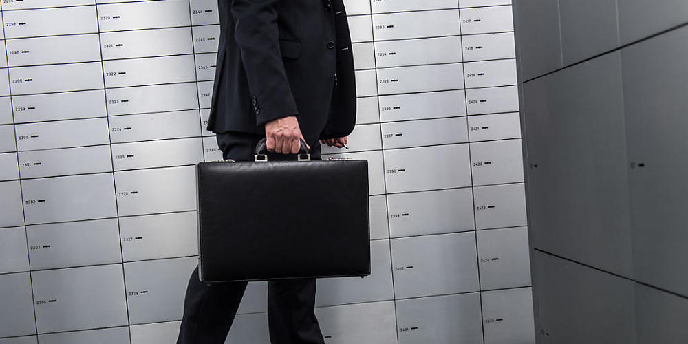 Wirtschaftskriminelle haben 2019 im Schnitt Schäden von 7,7 Millionen Franken verursacht - mehr als doppelt so viel wie im Vorjahr. (Symbolbild)