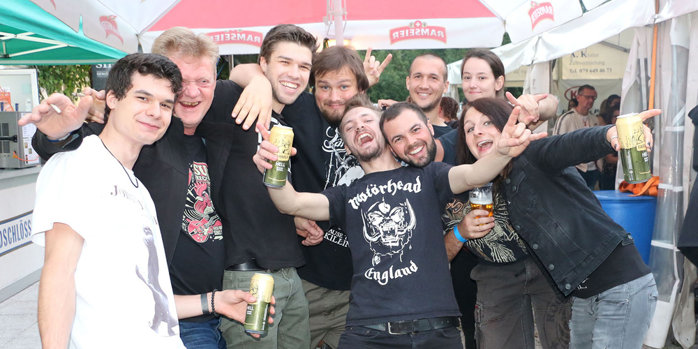 Gute Stimmung bei den Festival-Besuchern. (Bild: Janine Jakob)