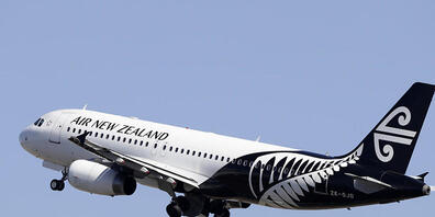 Die neuseeländische Fluggesellschaft Air New Zealand schränkt ihre internationalen Flüge ein. Damit soll sichergestellt werden, dass die Quarantäne-Stationen im Zuge der Corona-Pandemie nicht überfüllt sind. (Archivbild)