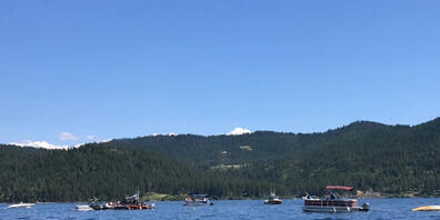 Über dem See Coeur d'Alene im US-Bundesstaat Idaho sind zwei Kleinflugzeuge zusammengestossen. Dabei kamen vermutlich acht Personen ums Leben. (Archivbild)