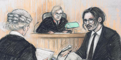 ILLUSTRATION - Diese Gerichtsskizze von Elizabeth Cook zeigt Johnny Depp, Schauspieler aus den USA, bei seiner Anhörung in seiner Verleumdungsklage gegen den Verlag der Boulevardzeitung «The Sun». Foto: Elizabeth Cook/PA Wire/dpa