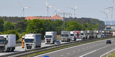 Das EU-Mobilitätspaket soll die Arbeitsbedingungen von LKW-Fahrern verbessern und Wettbewerbsverzerrungen im Transportwesen beenden. Diese Woche stimmt das EU-Parlament in Brüssel darüber ab. (Archiv)