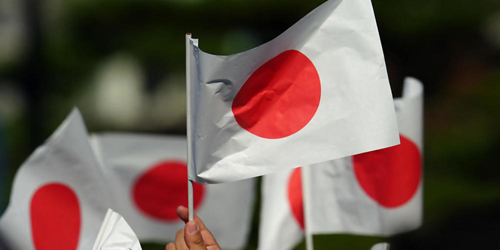 ARCHIV - Keinem anderen Volk der Welt stehen weltweit so viele Türen offen wie den Japanern. Foto: Eugene Hoshiko/AP/dpa