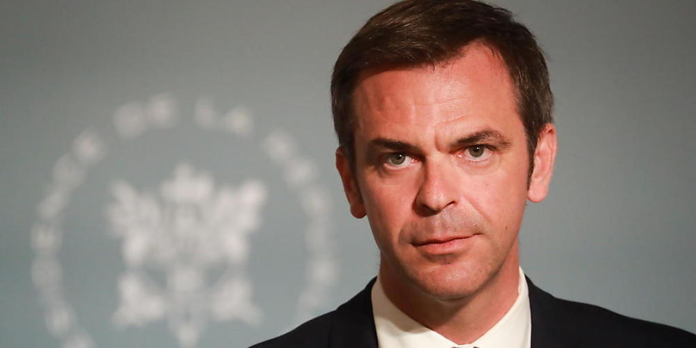 Der französische  Gesundheitsminister Véran teilte auf Twitter mit, dass die Maskenpflicht in Geschäften bereits ab Montag gilt. (Archivbild)