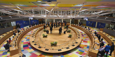 Der EU-Gipfel in Brüssel wurde am späten Samstagabend unterbrochen und auf Sonntag vertagt.