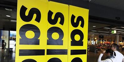 Weil Modehäuser aufgrund der Corona-Pandemie lange schliessen mussten, nutzen sie nun den Ausverkauf, um ihre Lager abzubauen. (Themenbild)