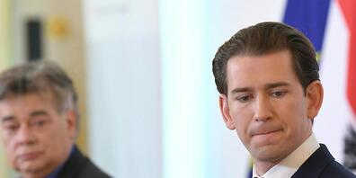 Sebastian Kurz (ÖVP,r), Bundeskanzler von Österreich, und Werner Kogler (Die Grünen), Vizekanzler von Österreich, nehmen an einer Pressekonferenz teil. Als Reaktion auf steigende Corona-Infektionszahlen weitet Österreich die Maskenpflicht wieder a...