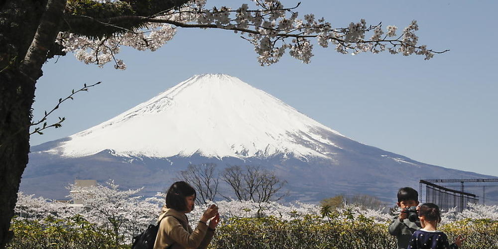 Die Japaner sollen wieder verreisen - aber nur im eigenen Land. Zum Beispiel zum Fudschijama. (Archivbild)