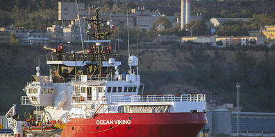 Die italienischen Behörden haben das Rettungsschiff Ocean Viking im Hafen von Porto Empedocle auf Sizilien festgesetzt. (Archivbild)