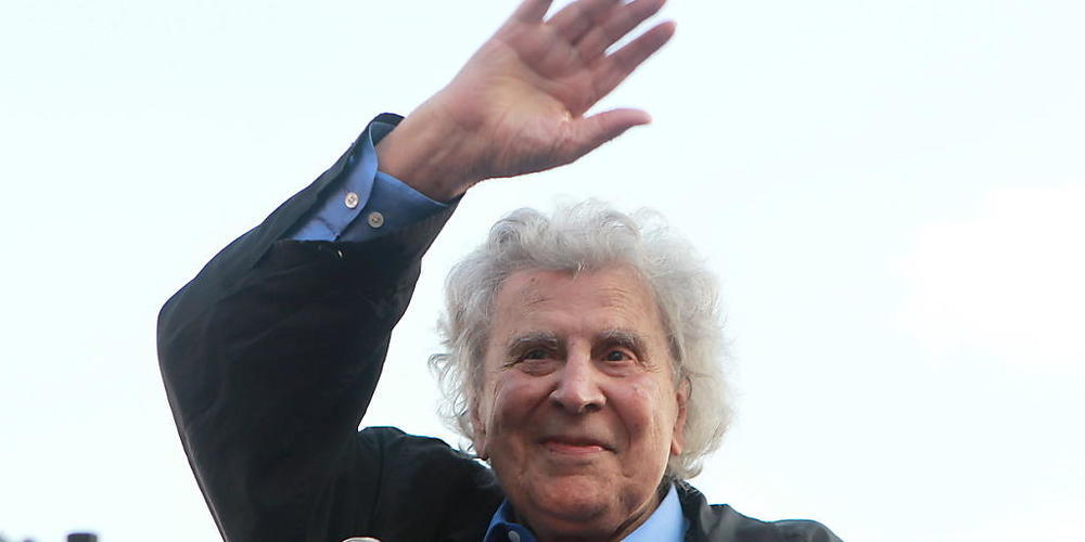 ARCHIV - Mikis Theodorakis auf einer Kundgebung im griechischen Thessaloniki. Foto: Sotiris Barbarousis/ANA-MPA/dpa