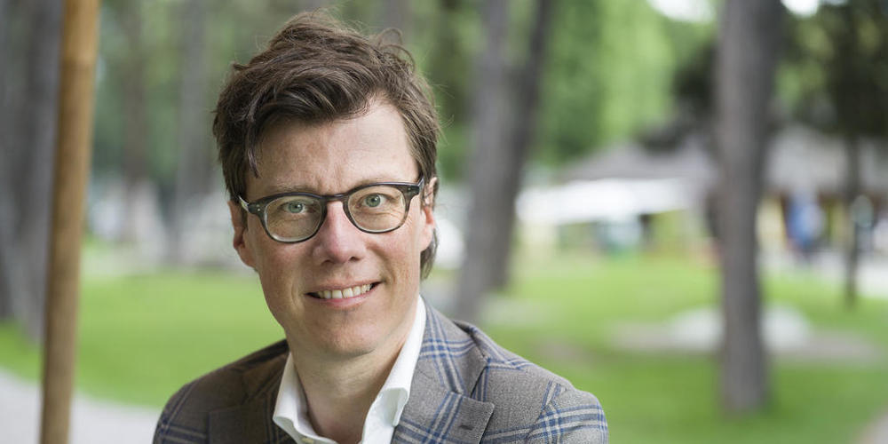 Jan-Friedrich Missfelder ist Historiker an der Universität Basel und er hat den Podcast "Cliocast" mitbegründet. Getrieben hat ihn die Idee einer Podcast-Serie, die Gesprächsplattform über die Arbeit von mit Historikerinnen und Historikern sein un...