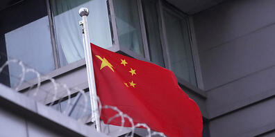 Die Flagge von China weht auf dem Konsulat in Houston. Foto: David J. Phillip/AP/dpa