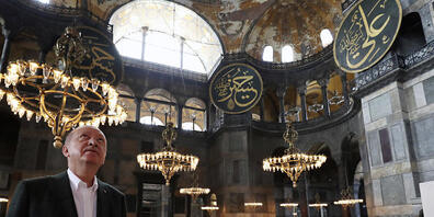ARCHIV - Recep Tayyip Erdogan, Präsident der Türkei, besucht die Hagia Sophia in Istanbul. Foto: -/Turkish Presidency/AP/dpa - ACHTUNG: Nur zur redaktionellen Verwendung und nur mit vollständiger Nennung des vorstehenden Credits