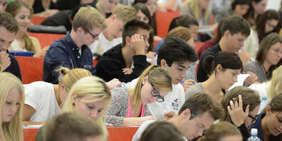 Universitäten schlagen Alarm: Sie kritisieren die von EU-Ratspräsident Charles Michel vorgeschlagenen Budgets-Kürzungen für die künftigen Forschungs- und Bildungsprogramme "Horizon Europe" und "Erasmus+". (Archiv)