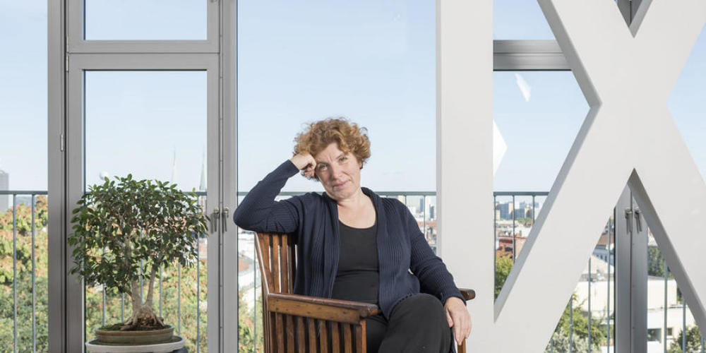 In ihrem neuen Roman erzählt die Zürcher Autorin Zora del Buono von ihrer Grossmutter: Diese hiess wie ihre Enkelin, bestand aber auf das grosse "D" im Namen und ist als Kommunistin im süditalienischen Grossbürgertum eine von mehreren Matriarchinn...