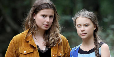 ARCHIV - Die Klimaschutzaktivistinnen Luisa Neubauer (l) und Greta Thunberg stehen zusammen im Hambacher Forst. Vor dem EU-Sondergipfel zum Aufbauprogramm in der Corona-Krise fordern Klimaaktivistin Neubauer und die Bewegung Fridays for Future die...