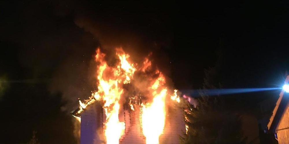 Grossbrand in Zufikon AG: In der Brandruine des Einfamilienhauses wurde eine tote Person aufgefunden.