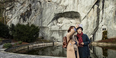 Sie fehlen in den Schweizer Geschäften derzeit: Asiatische Touristen in Luzern (im Februar 2020).