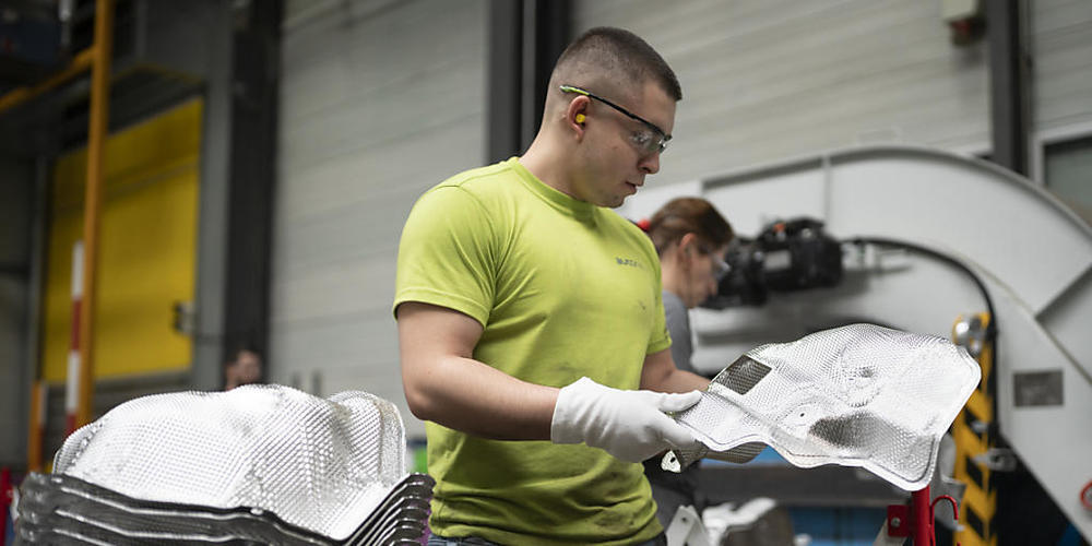 Im Zuge der Pandemie und dem darauffolgenden Markteinbruch in der Autoindustrie standen beim Zulieferer Autoneum zeitweise alle 55 Werke still. (Themenbild)