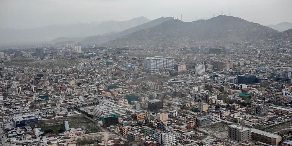 ARCHIV - Stadtansicht von Kabul. Seit Jahresbeginn ist die Rückkehr von mehr als 400 000 Afghanen aus den Nachbarländern Iran und Pakistan dokumentiert worden. Foto: Michael Kappeler/dpa