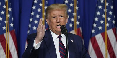 US-Präsident Donald Trump erhält ein Corona-Briefing iin Morrisville. Foto: Evan Vucci/AP/dpa