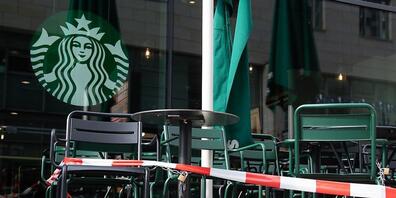 Aufgrund der Coronavirus-Pandemie waren Starbucks-Filialen vielerorts geschlossen - allerdings konnte die Kundschaft oftmals Lieferdienste der US-Kaffeehauskette in Anspruch nehmen. (Archivbild)