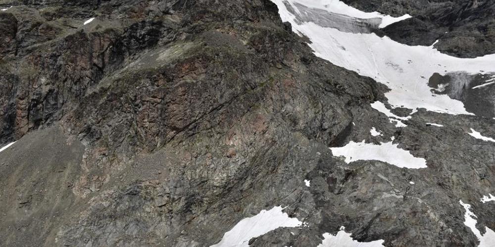 Beim Aufstieg zum Piz Bernina verunglückte eine 34-jährige Bergsteigerin in diesem Gebiet unterhalb der Fuorcla Prievlusa tödlich.