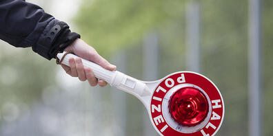 Die Fahrt mit einem improvisierten Kontrollschild endete für einen Walliser Autofahrer mit einer Verurteilung. (Themenbild)